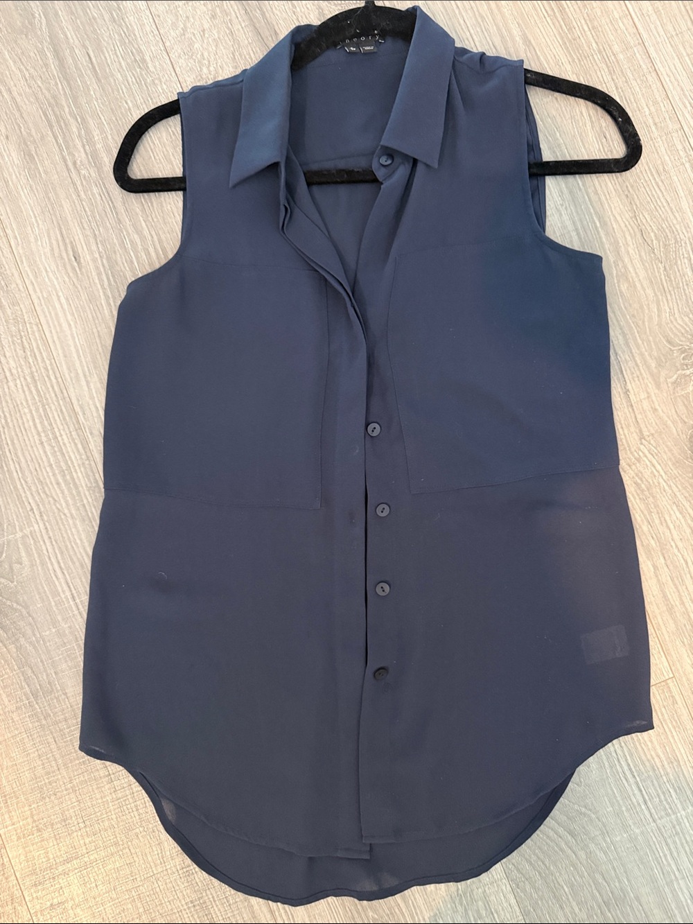 Theory sleeveless button up blouse size P/XS